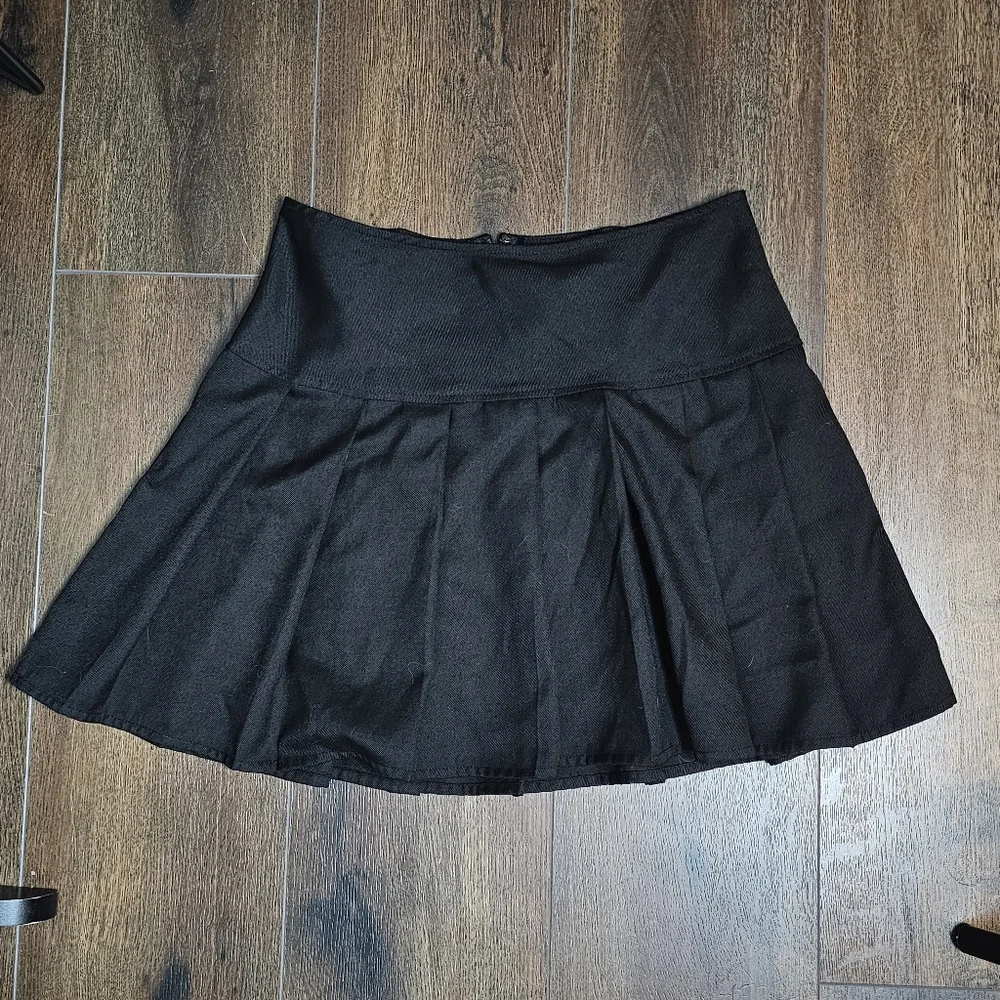 Black Pleated Skirt - Picture 2 of 5